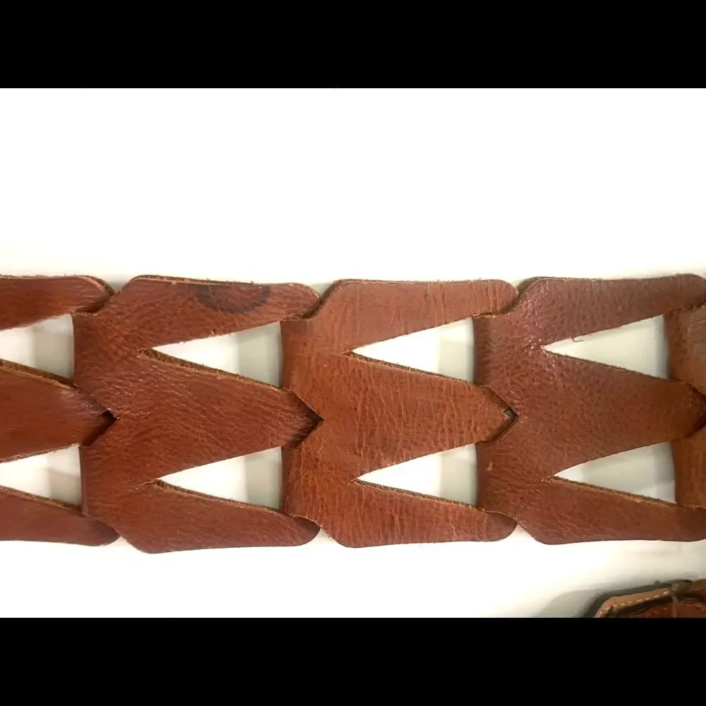 Beautiful Brown Leather Belt w/Silver Hardware Sz: S - Picture 4 of 9